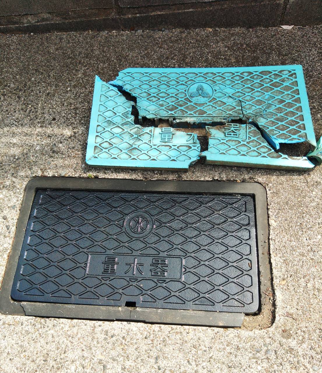 水道メーターBOX鉄製フタ交換工事